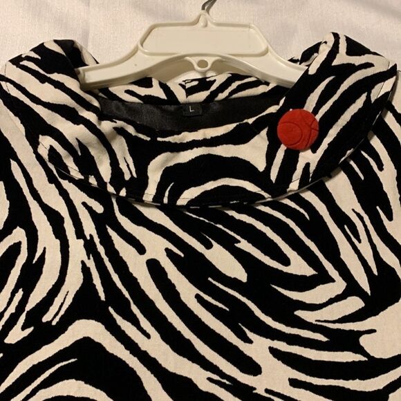 Caught ya lookin’ Large zebra print textured poncho - Picture 5 of 7